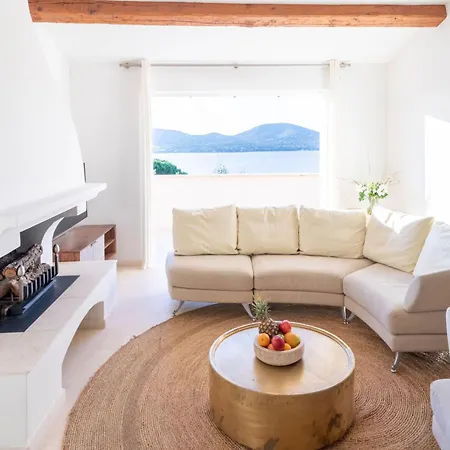 Marguerite Mit Eigenem Garten Und Terrasse By Interhome Holiday home Saint-Tropez