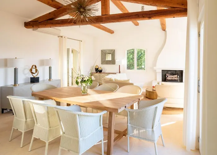 Marguerite Mit Eigenem Garten Und Terrasse By Interhome Holiday home Saint-Tropez